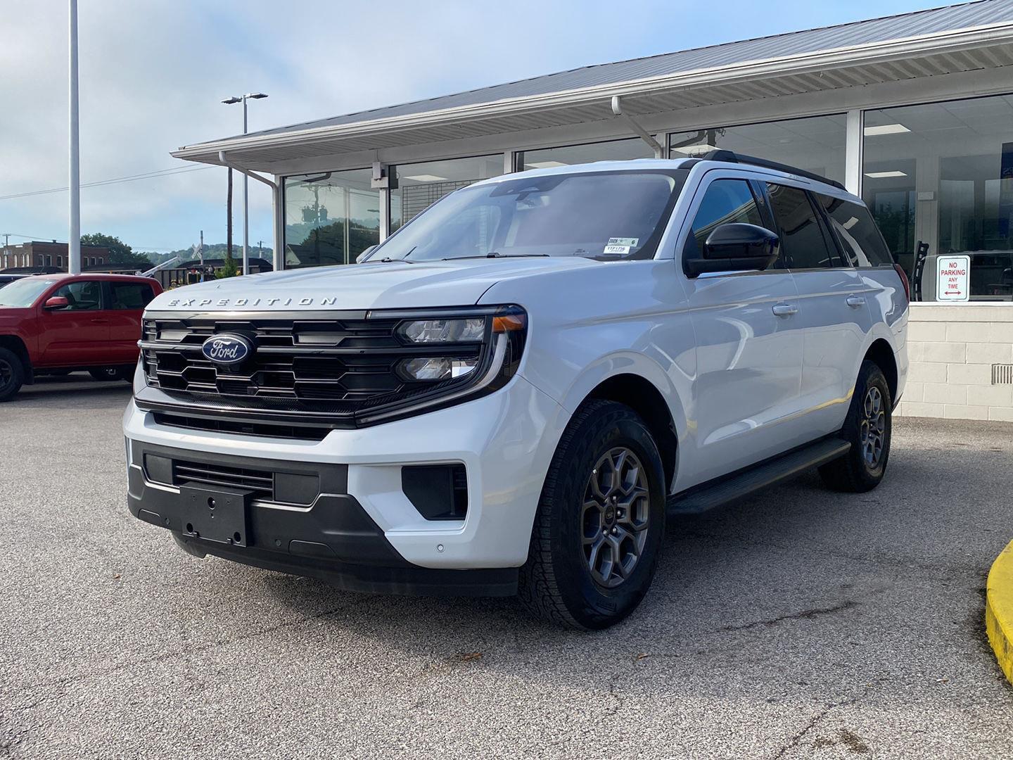 Space Silver 2025 Ford Expedition SUV / Crossover Four-Wheel Drive Automatic