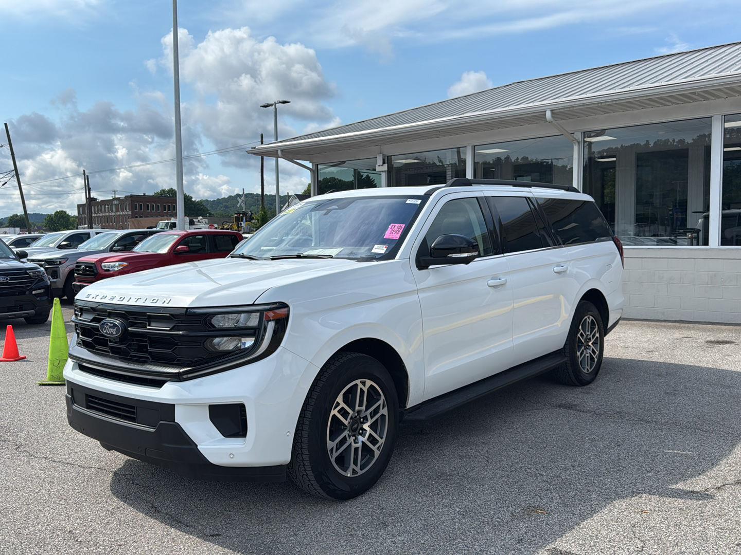 Oxford White 2025 Ford Expedition SUV / Crossover Four-Wheel Drive Automatic