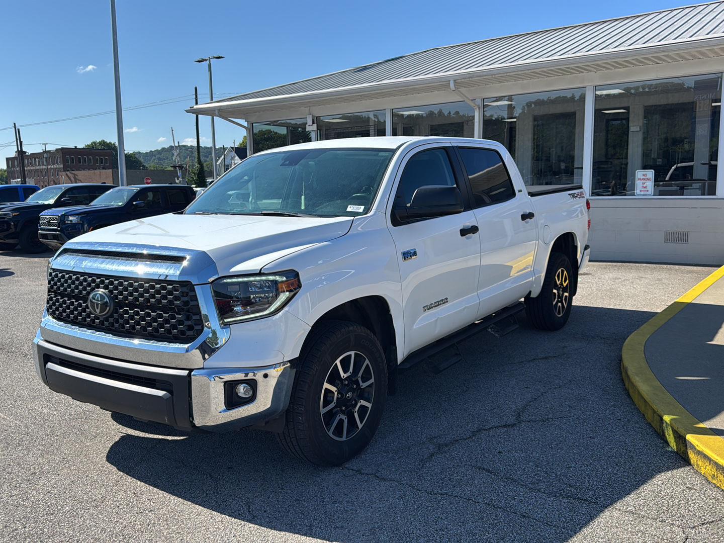 Super White 2021 Toyota Tundra Pickup Truck Four-Wheel Drive 6-Speed Automatic