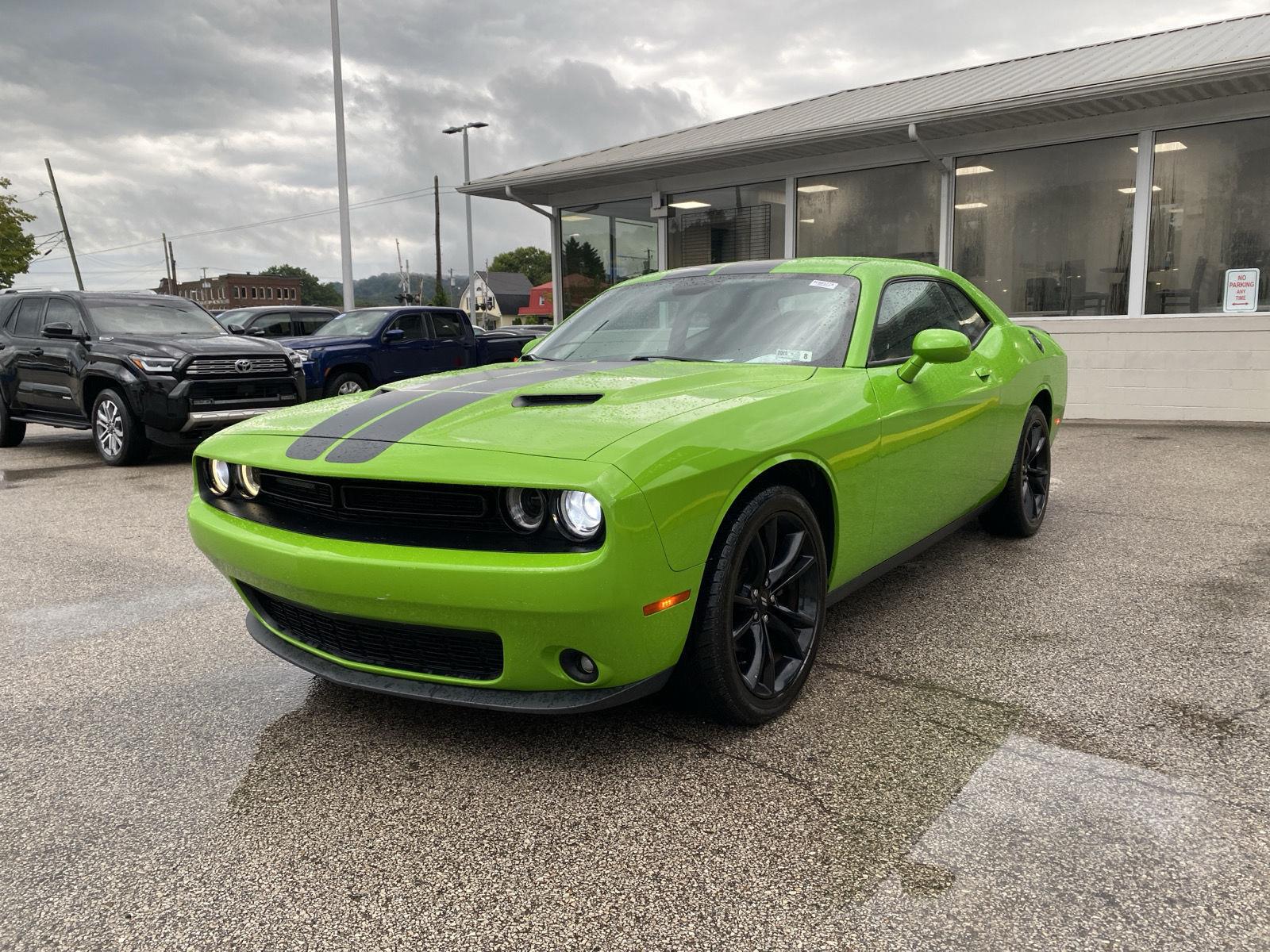  2017 Dodge Challenger SXT RWD   