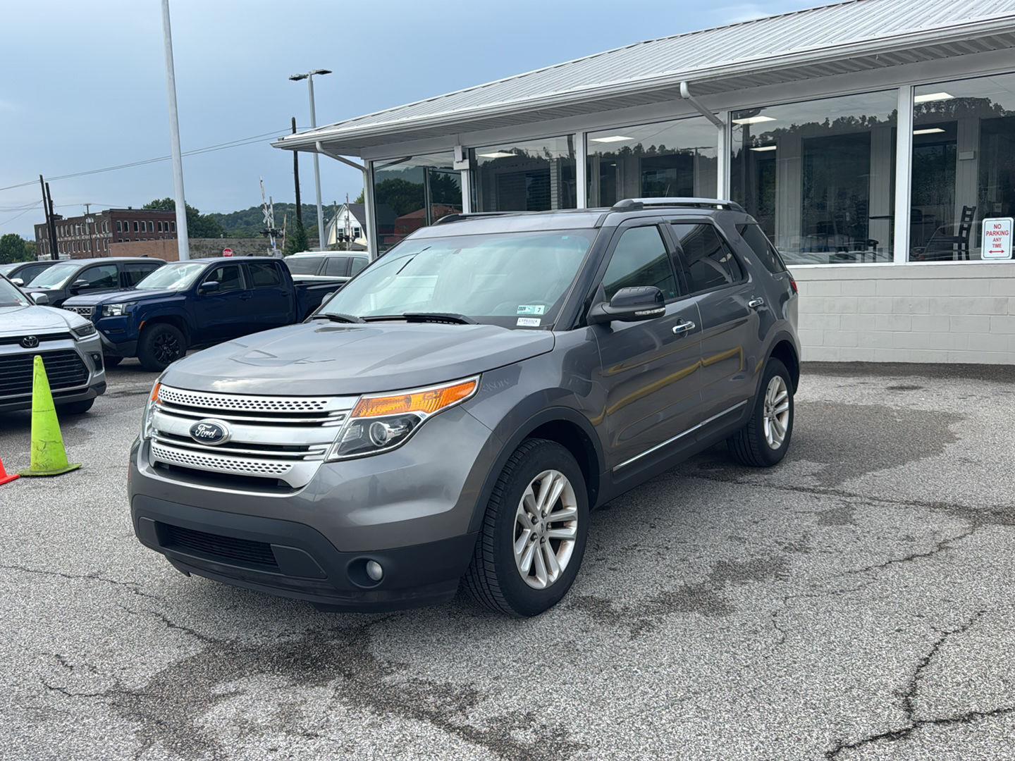  2014 Ford Explorer XLT 4WD   