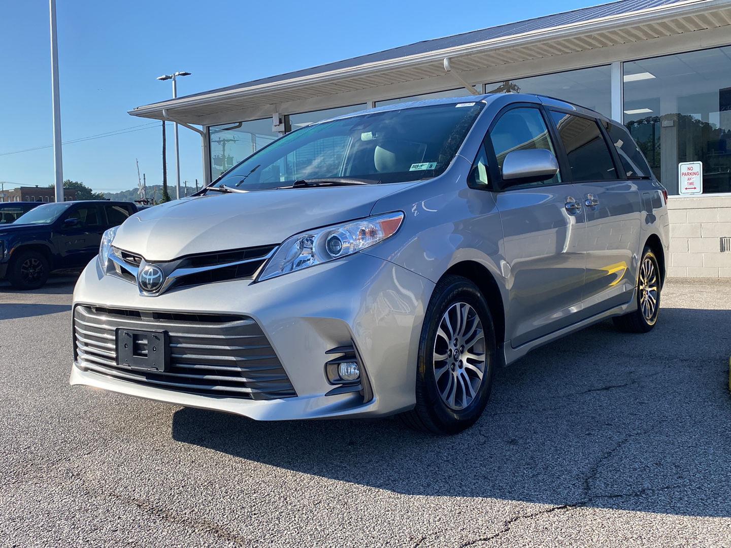 2019 Toyota Sienna XLE 8-Passenger FWD