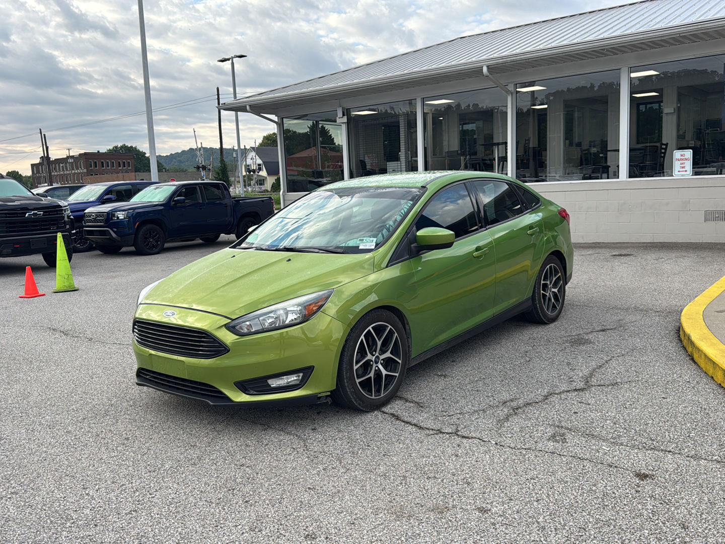 Outrageous Green Metallic Clearcoat 2018 Ford Focus Sedan Front-Wheel Drive 6-Speed Automatic