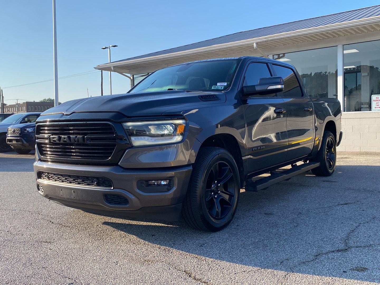 2020 RAM 1500 Gris (Granite Crystal Metallic Clearcoat) Camioneta Todo terreno 8 velocidades Automática