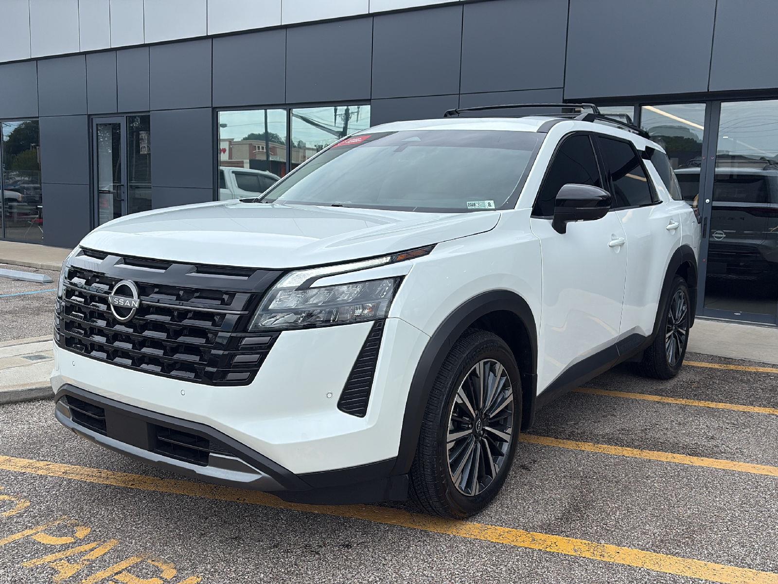 Everest White Pearl Tricoat 2026 Nissan Pathfinder SUV / Crossover All-Wheel Drive Automatic