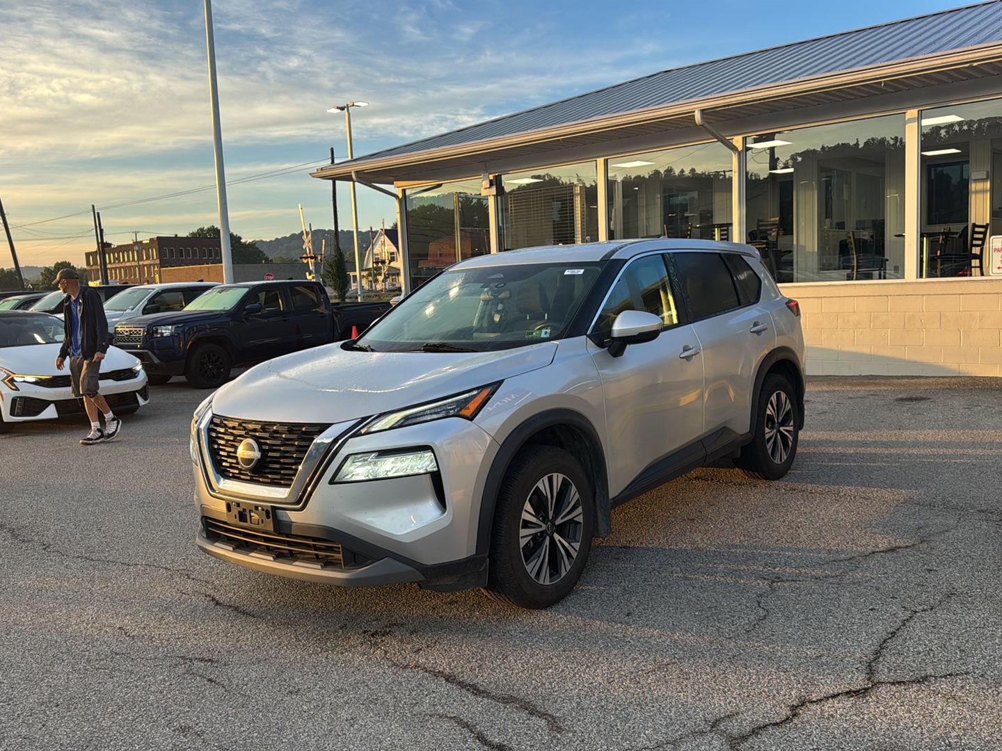  2022 Nissan Rogue SV AWD   