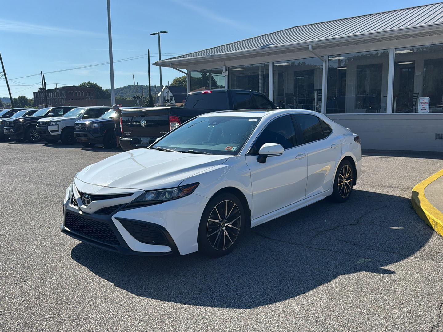 Super White 2021 Toyota Camry Sedan Front-Wheel Drive 8-Speed Automatic