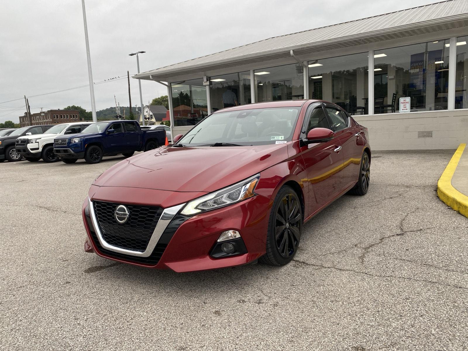 2019 Nissan Altima Rojo (Scarlet Ember Tintcoat) Sedán Tracción delantera Transmisión variable continua