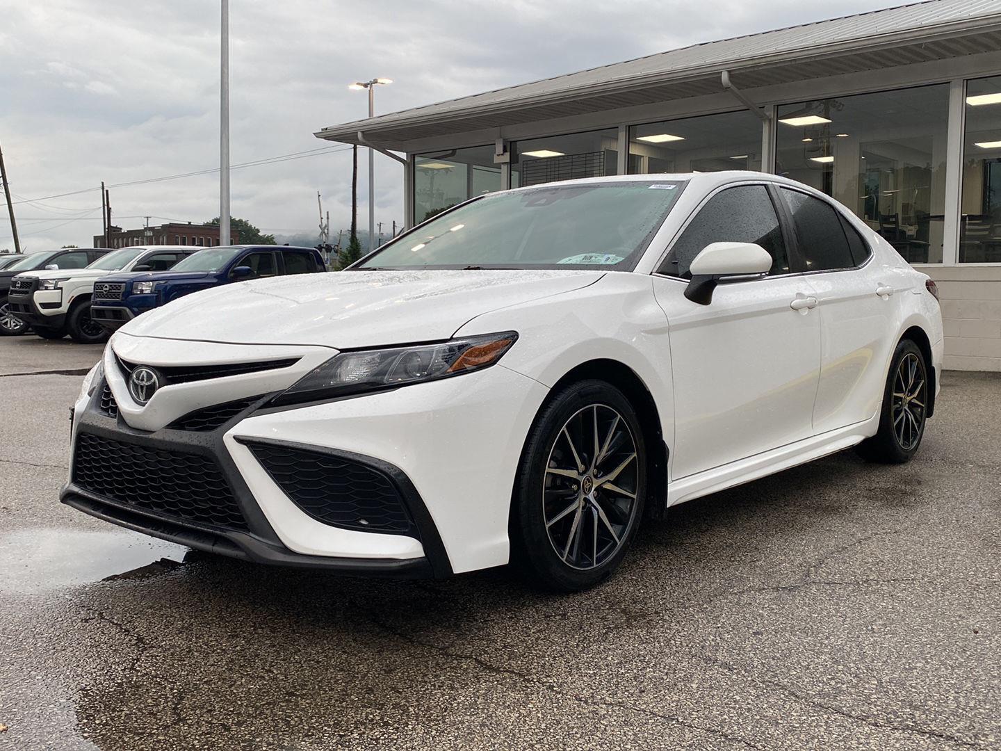 Super White 2021 Toyota Camry Sedan Front-Wheel Drive 8-Speed Automatic