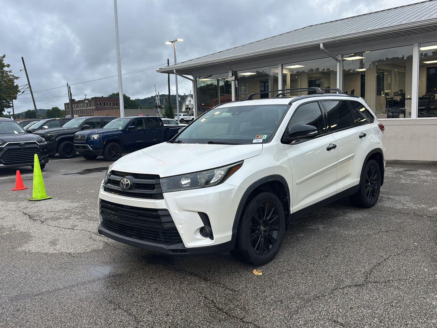 White (Blizzard Pearl) 2019 Toyota Highlander SUV / Crossover All-Wheel Drive Automatic