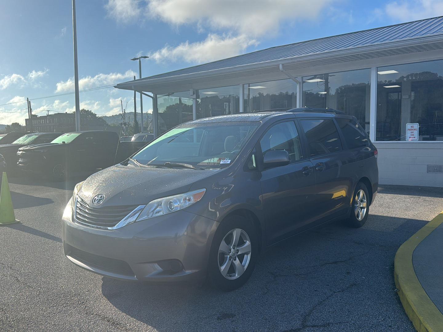 Predawn Gray Mica 2014 Toyota Sienna Minivan Front-Wheel Drive Automatic