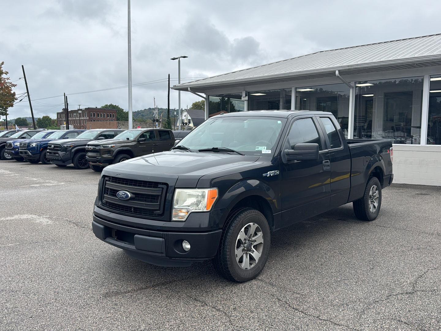 Tuxedo Black Metallic 2013 Ford F-150 Pickup Truck 4X2 6-Speed Automatic