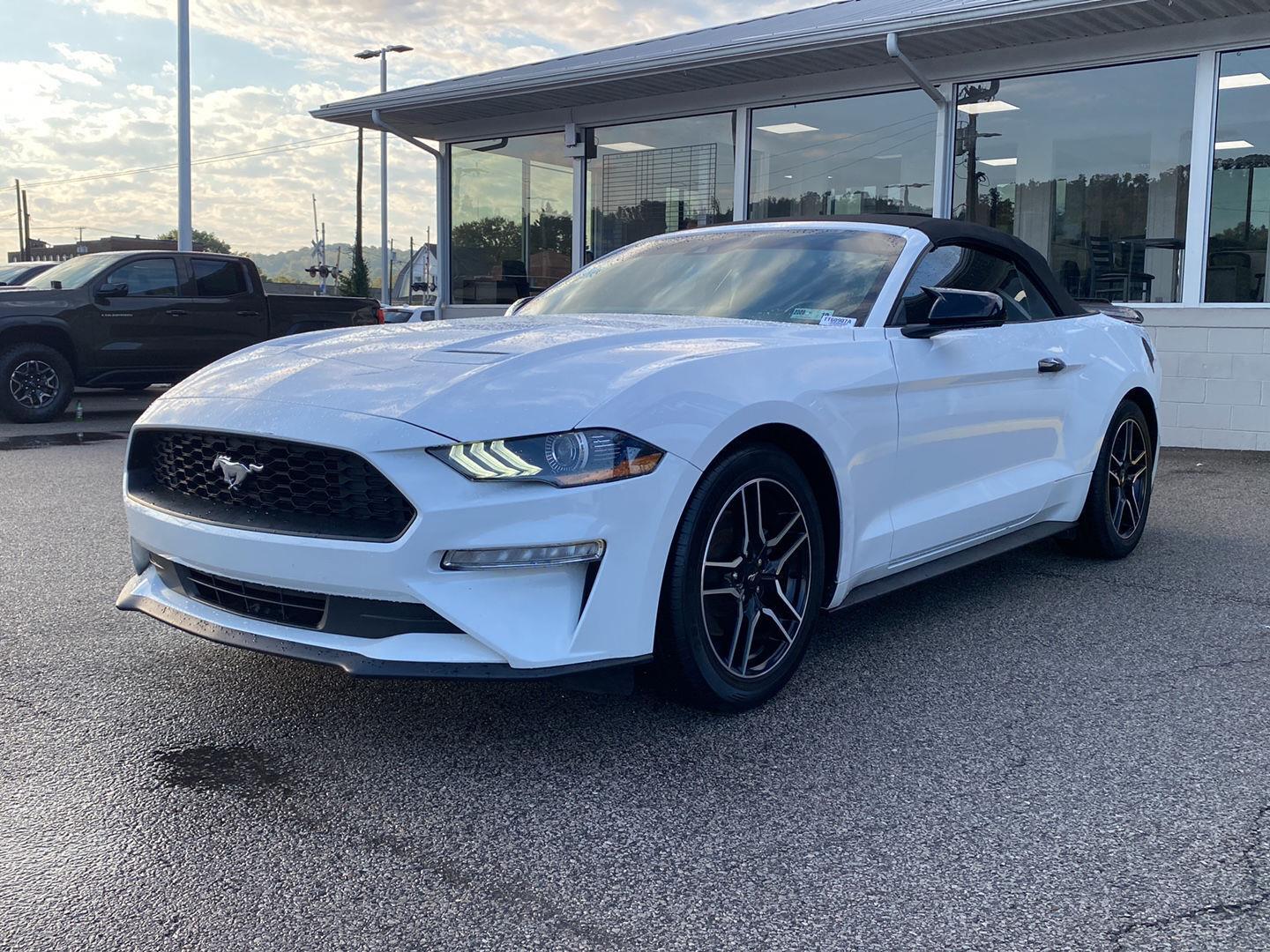 Oxford White 2023 Ford Mustang Convertible Rear-Wheel Drive Automatic