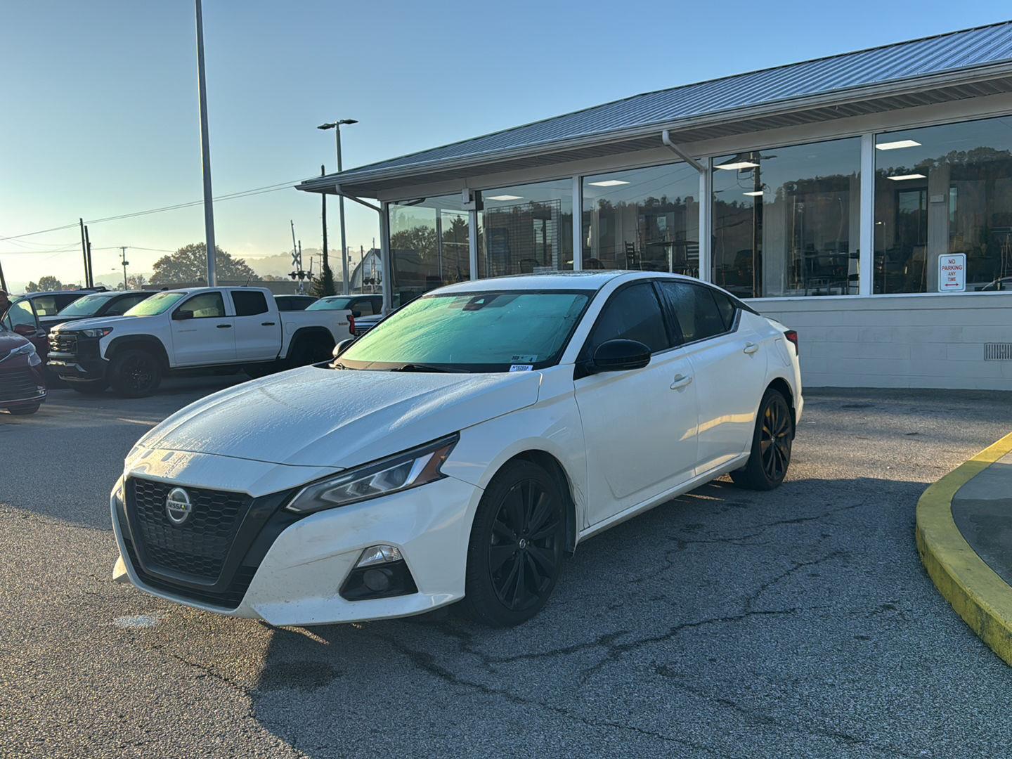 QAB/_WHIT 2022 Nissan Altima Sedan All-Wheel Drive