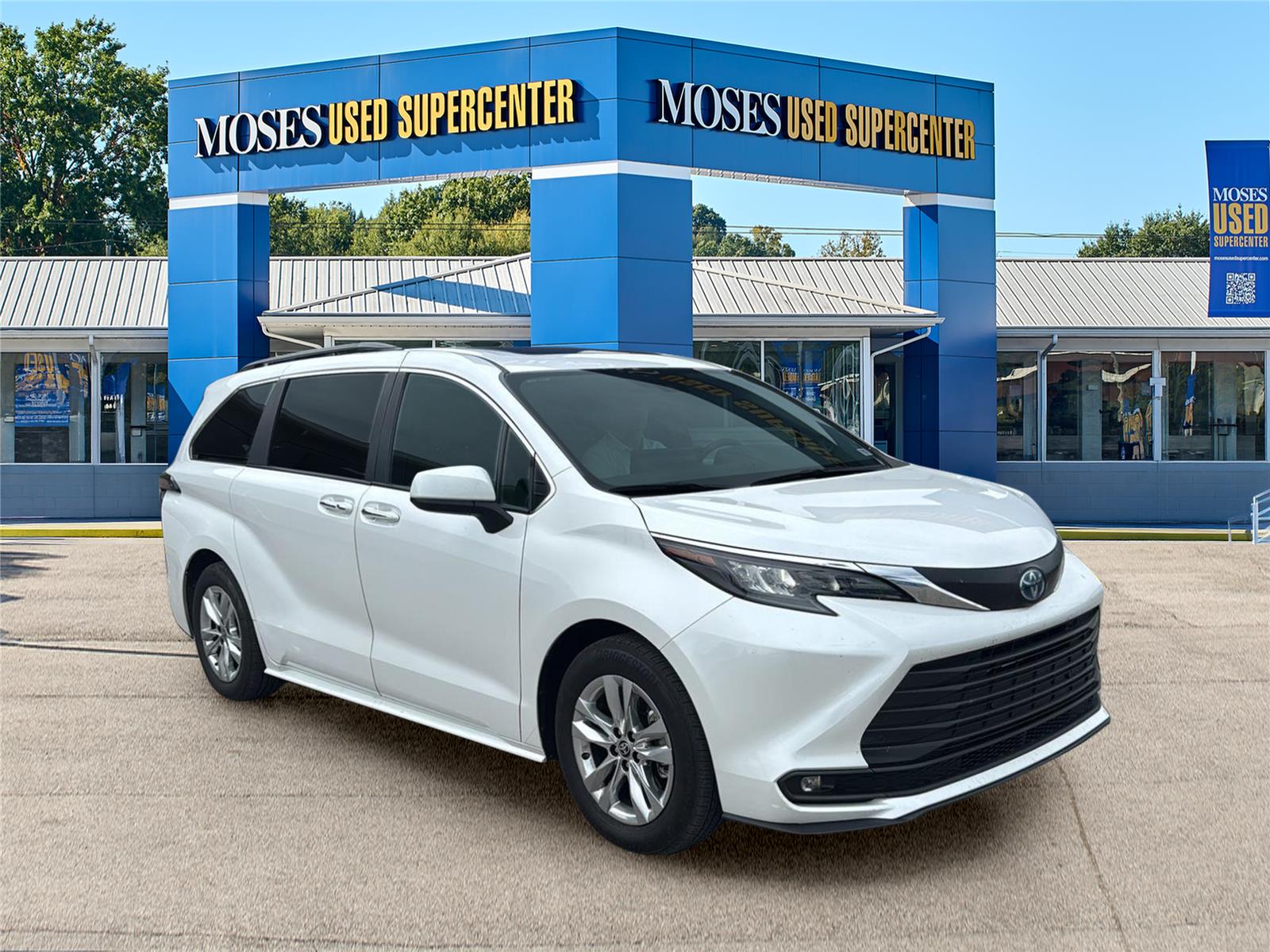 White (Wind Chill Pearl) 2025 Toyota Sienna Minivan All-Wheel Drive Continuously Variable Transmission