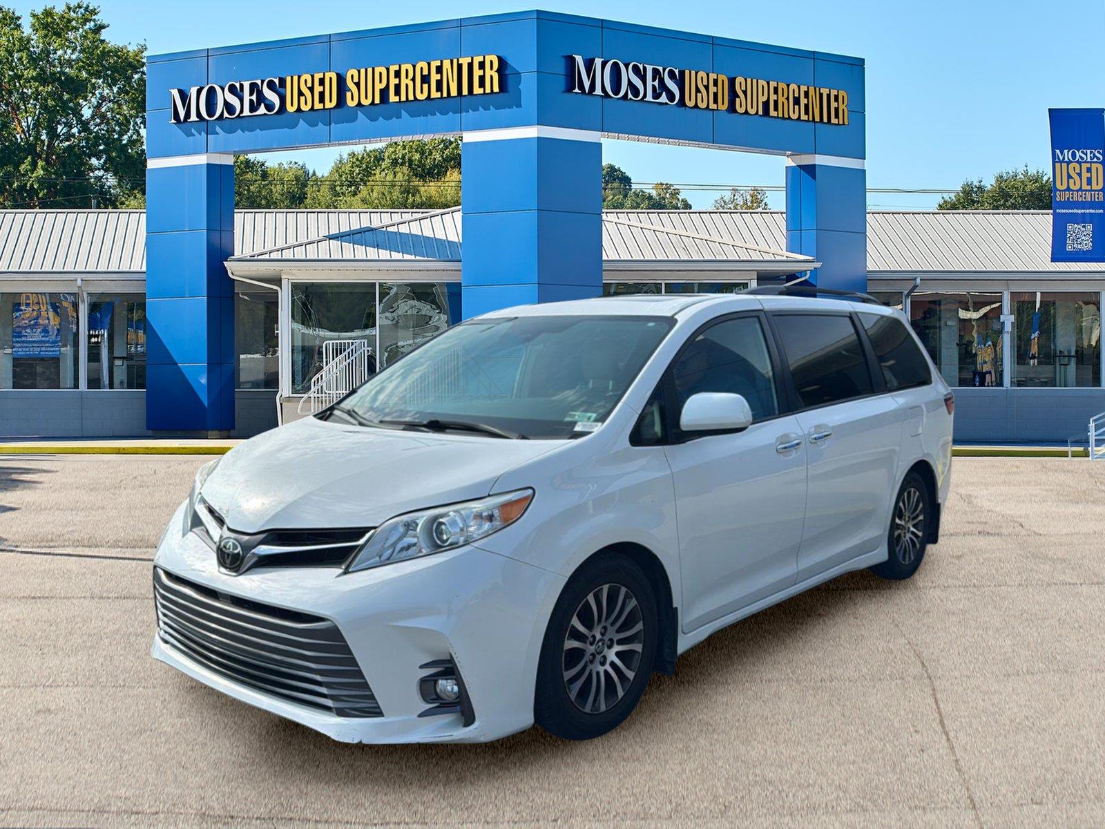  2019 Toyota Sienna XLE 7-Passenger FWD with Auto-Access Seat   