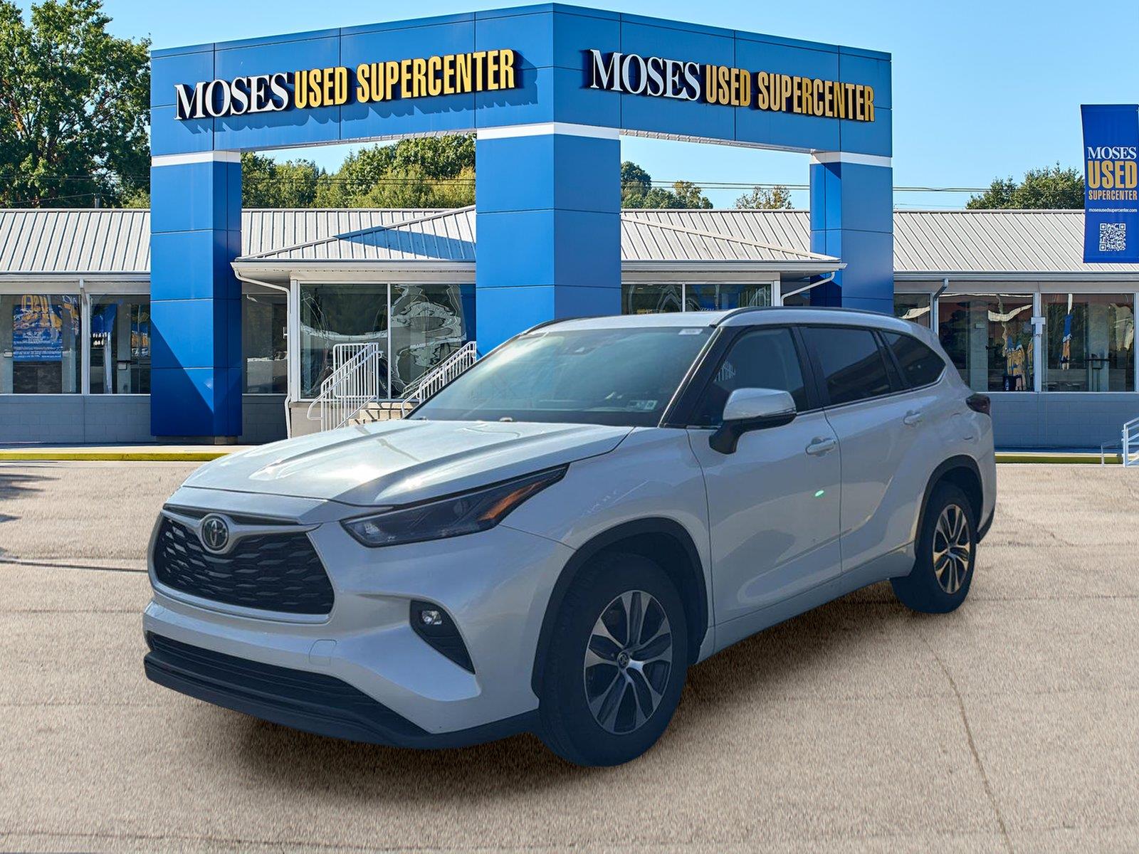 White (Wind Chill Pearl) 2024 Toyota Highlander SUV / Crossover Front-Wheel Drive Automatic