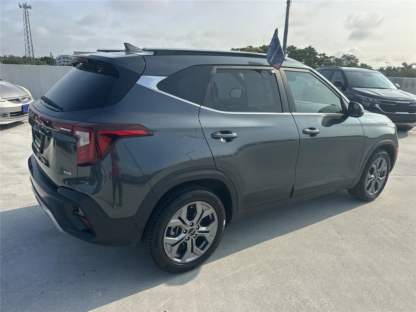 View vehicle photo 4