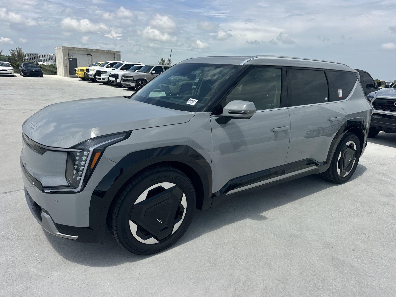 Wolf Gray 2026 Kia EV9 SUV / Crossover All-Wheel Drive 1-Speed Dual Clutch