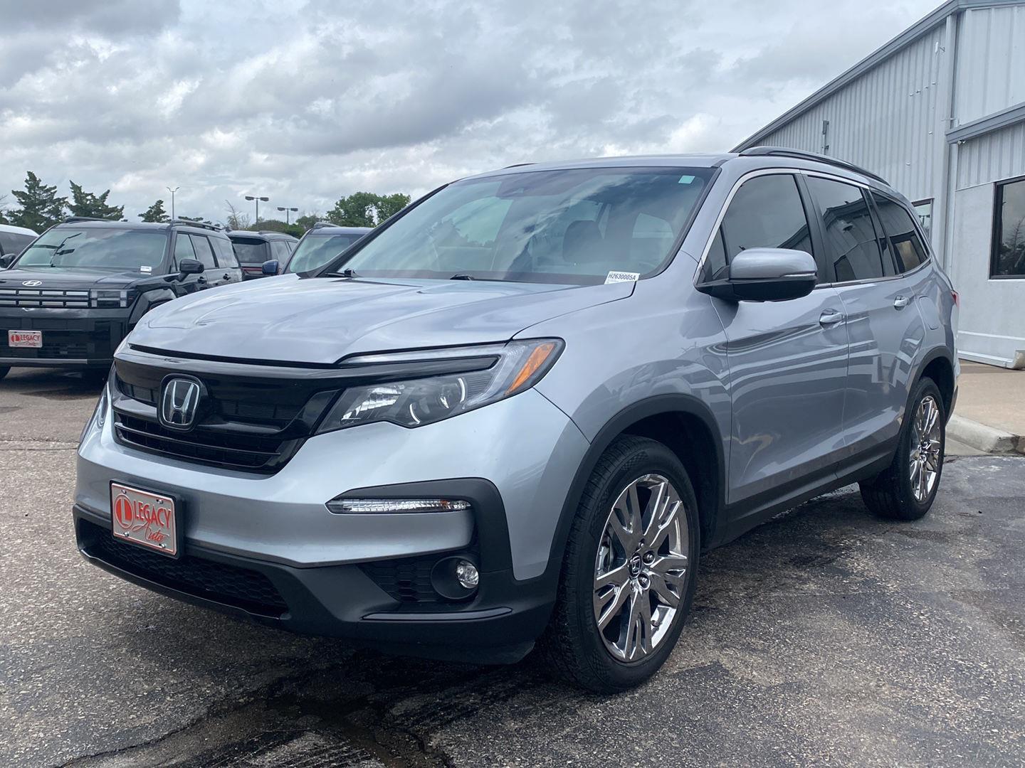 Lunar Silver Metallic 2021 Honda Pilot SE AWD SUV / Crossover All-Wheel Drive 9-Speed Automatic