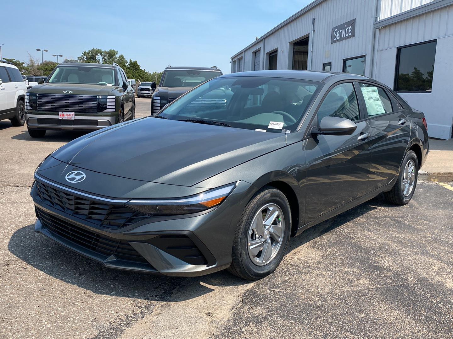 Amazon Gray 2026 Hyundai Elantra Sedan Front-Wheel Drive Continuously Variable Transmission