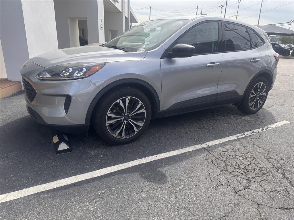 Iconic Silver 2022 Ford Escape SE FWD SUV / Crossover Front-Wheel Drive 8-Speed Automatic