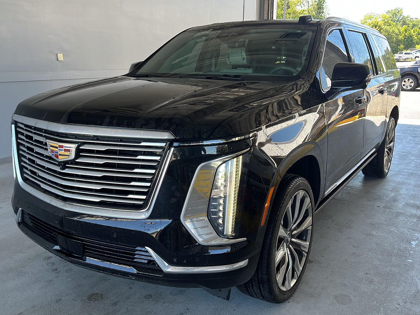 Crystal White Tricoat 2025 Cadillac Escalade ESV SUV / Crossover Four-Wheel Drive Automatic