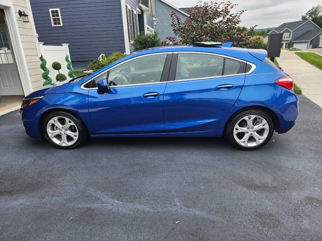 Kinetic Blue Metallic 2017 Chevrolet Cruze Hatchback Front-Wheel Drive 6-Speed Automatic