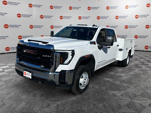 Summit White 2026 GMC Sierra 3500HD Chassis Pro Crew Cab 4WD Pickup Truck Four-Wheel Drive Automatic