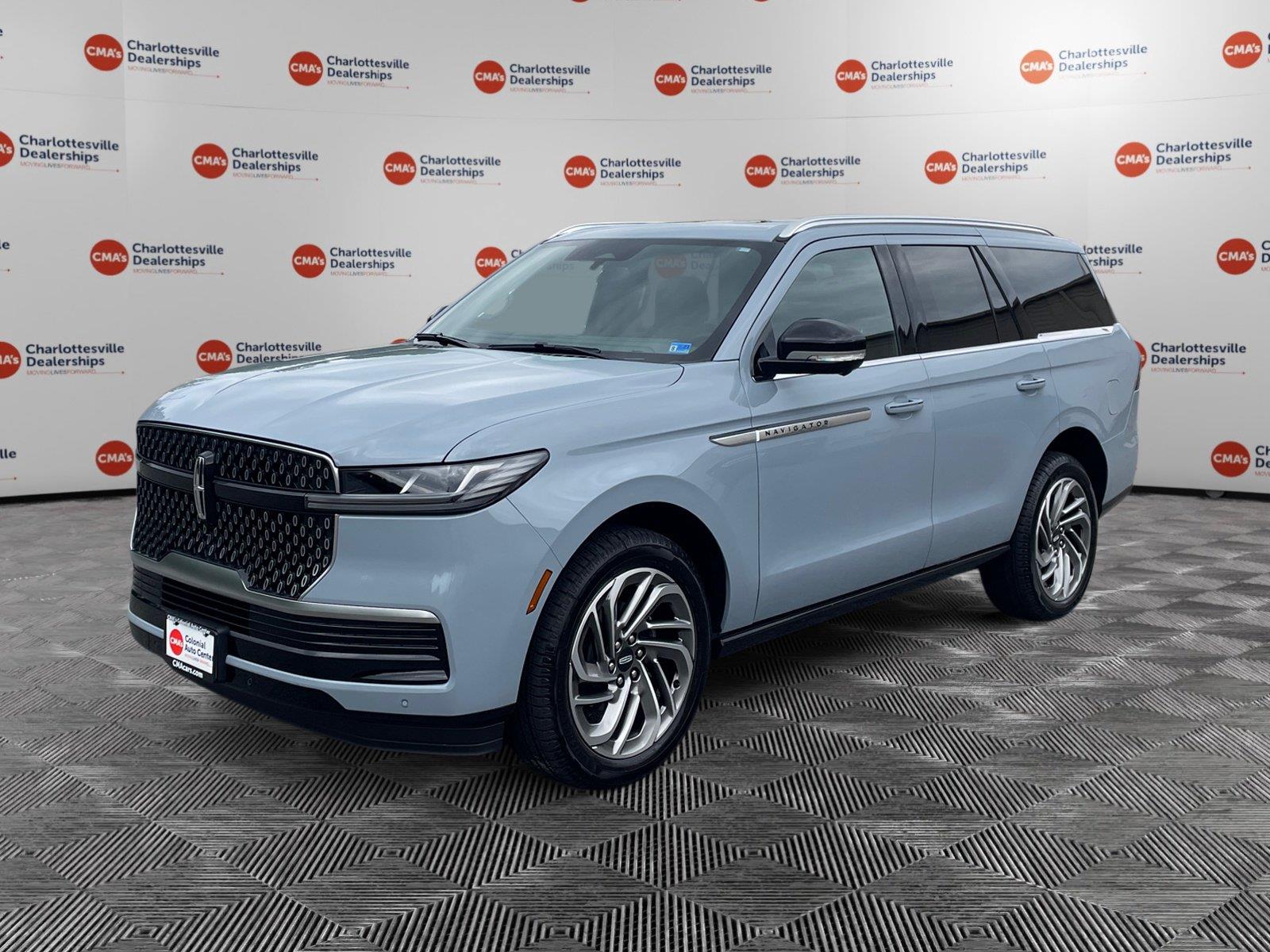 Gray Mist Metallic Tri-Coat 2027 Lincoln Navigator SUV / Crossover Four-Wheel Drive Automatic