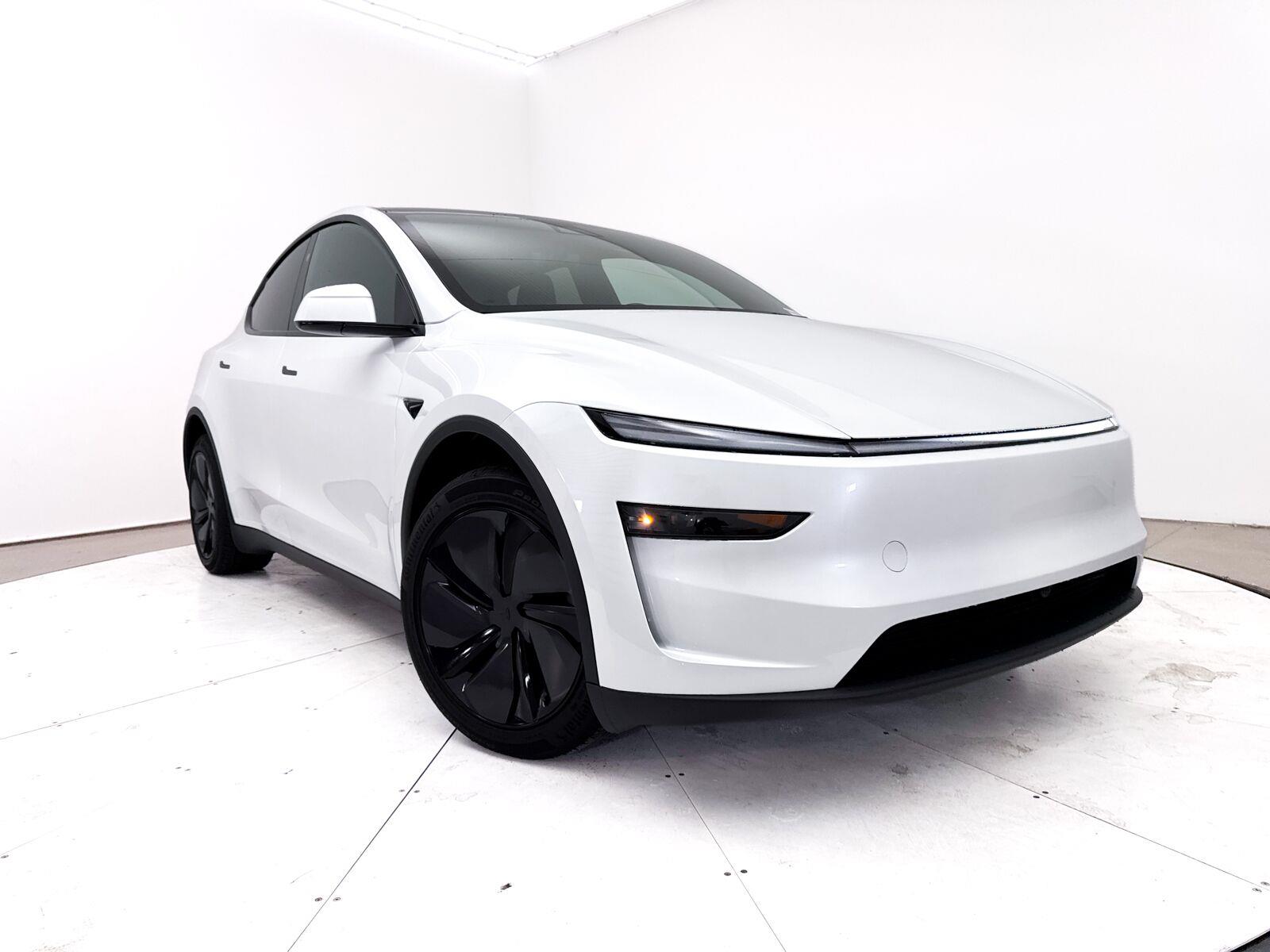Pearl White Multi-Coat 2026 Tesla Model Y SUV / Crossover All-Wheel Drive Automatic