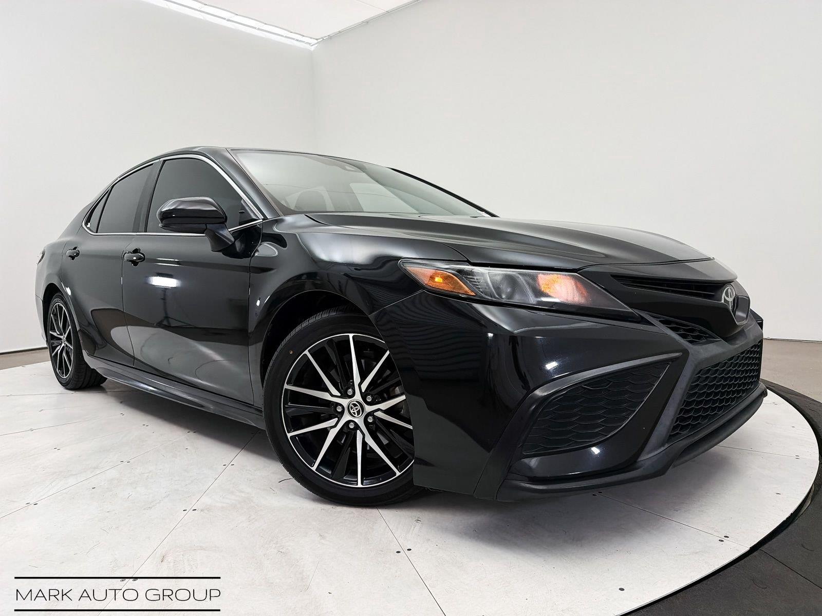 Midnight Black Metallic 2021 Toyota Camry Sedan Front-Wheel Drive 8-Speed Automatic