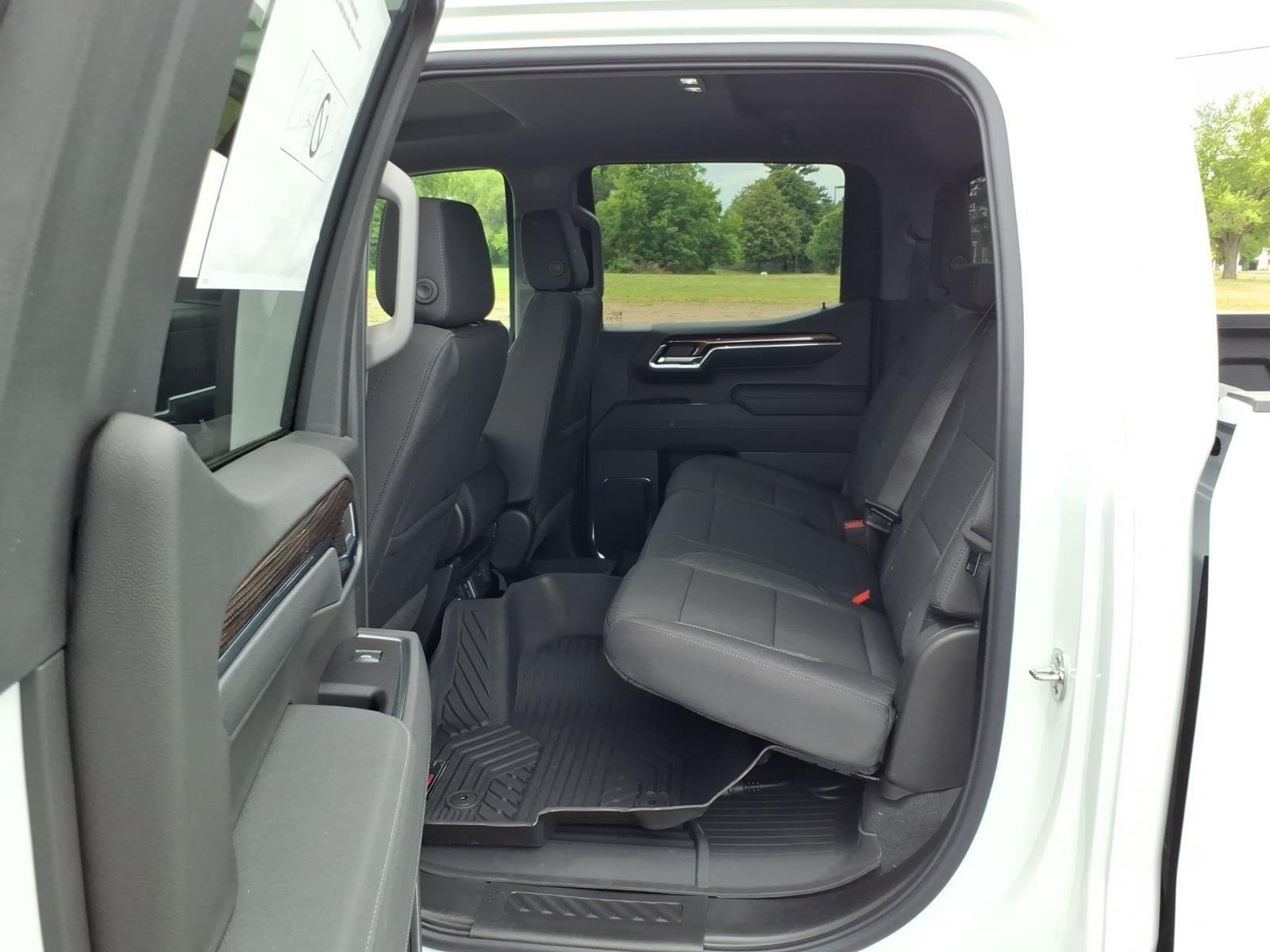 2026 Chevrolet Silverado 1500 LT:02640