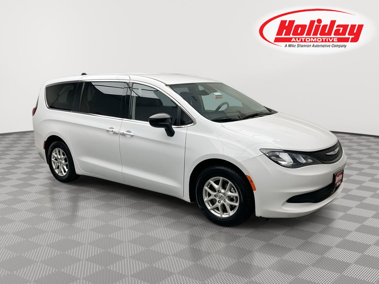 Bright White Clearcoat 2024 Chrysler Voyager Minivan Front-Wheel Drive 9-Speed Automatic