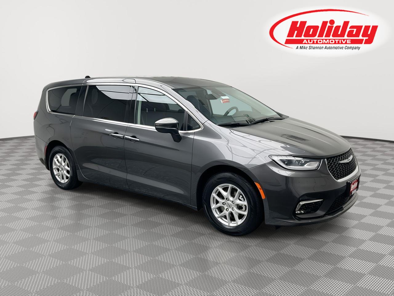 Gray (Granite Crystal Metallic Clearcoat) 2023 Chrysler Pacifica Minivan Front-Wheel Drive 9-Speed Automatic