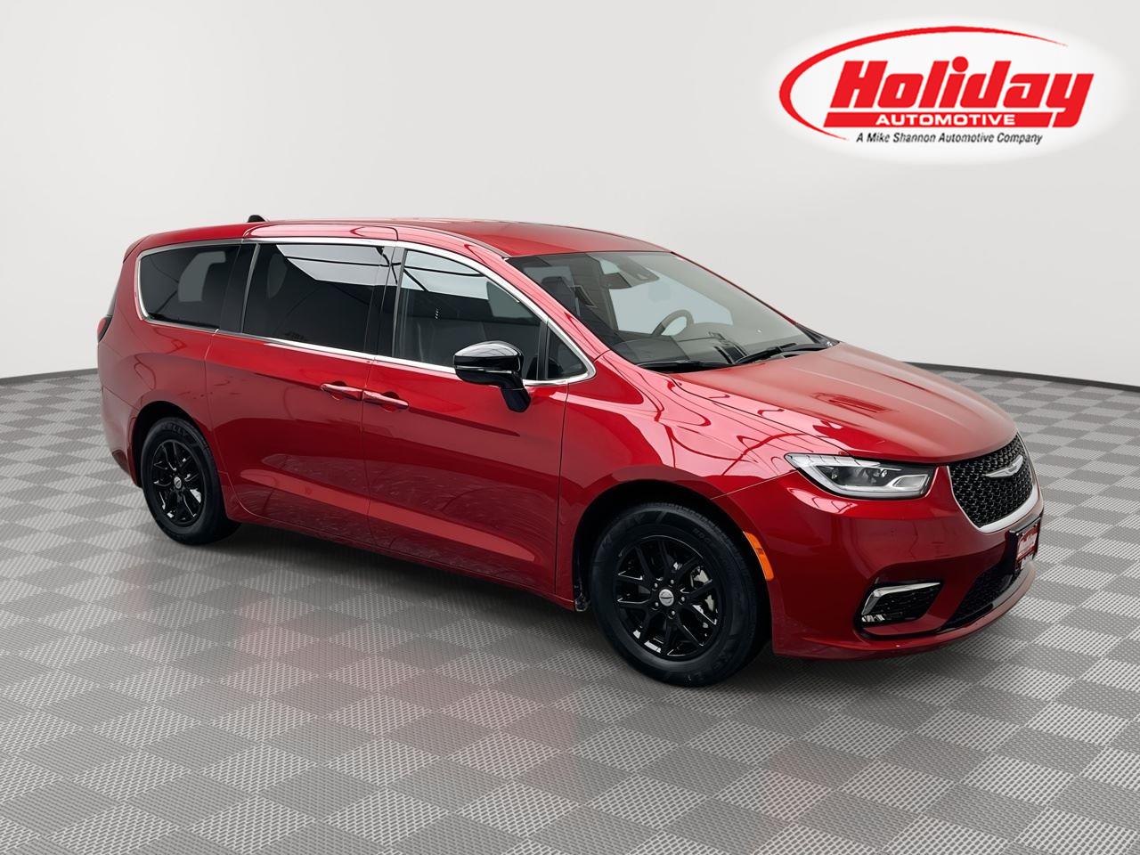 Red Hot Pearlcoat 2025 Chrysler Pacifica Minivan Front-Wheel Drive 9-Speed Automatic