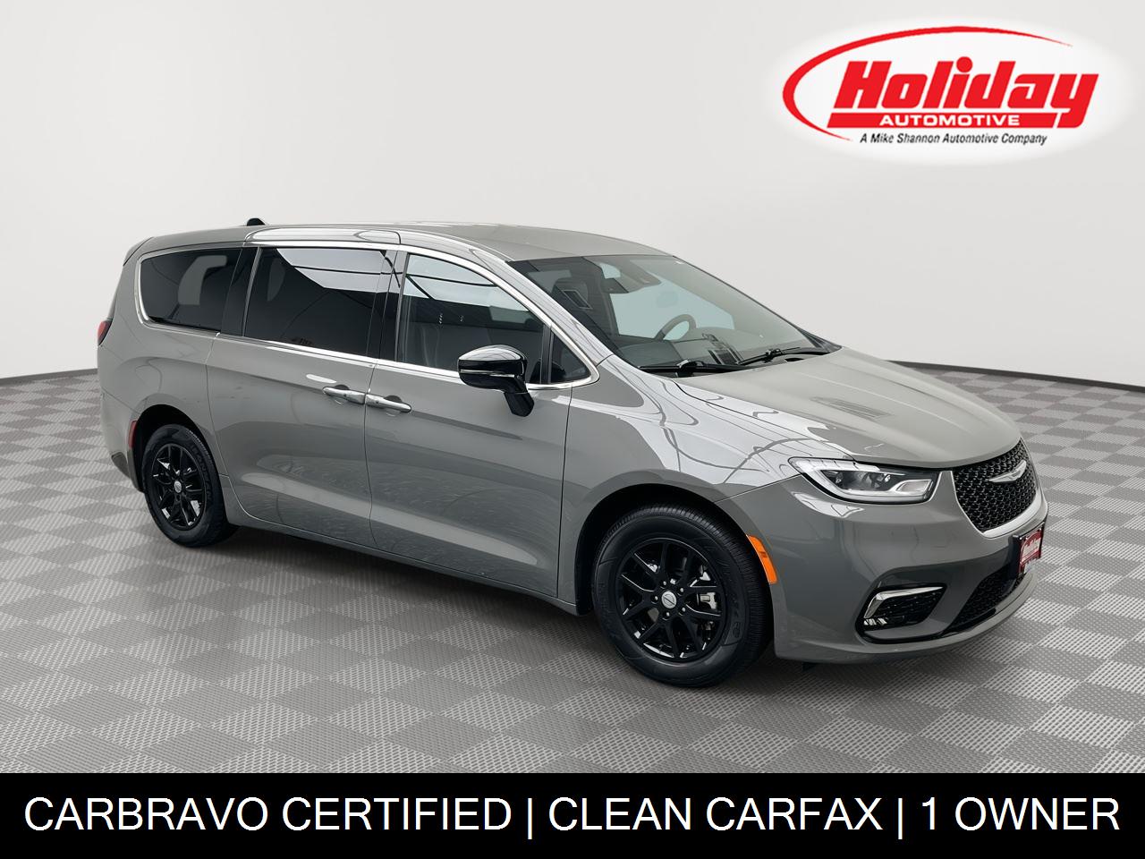 Ceramic Gray Clearcoat 2025 Chrysler Pacifica Minivan Front-Wheel Drive 9-Speed Automatic
