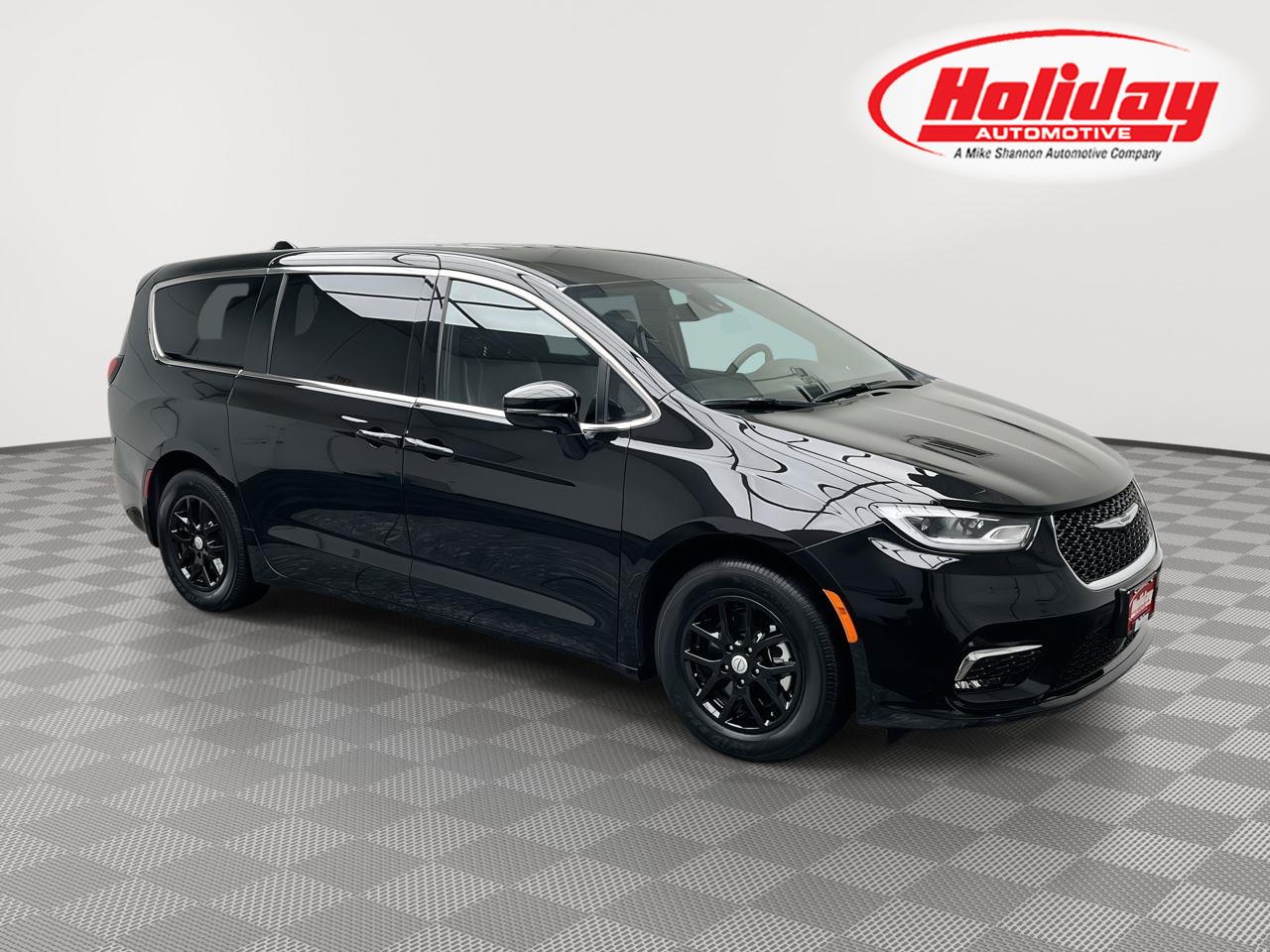 Diamond Black Crystal Pearlcoat 2025 Chrysler Pacifica Minivan Front-Wheel Drive 9-Speed Automatic