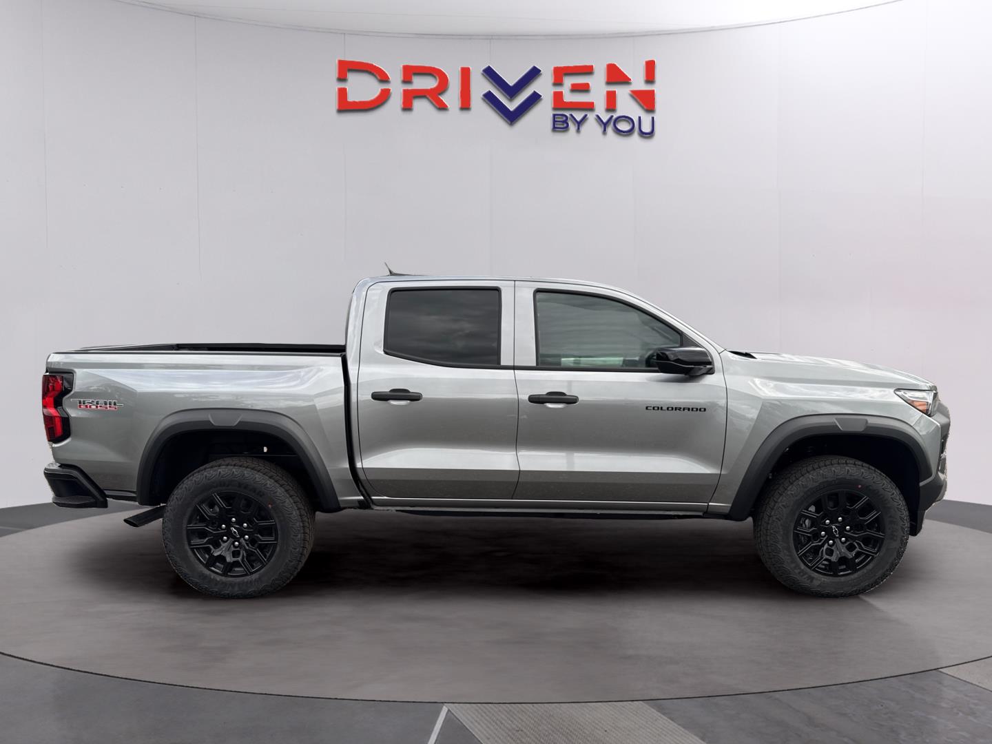 View vehicle photo 5