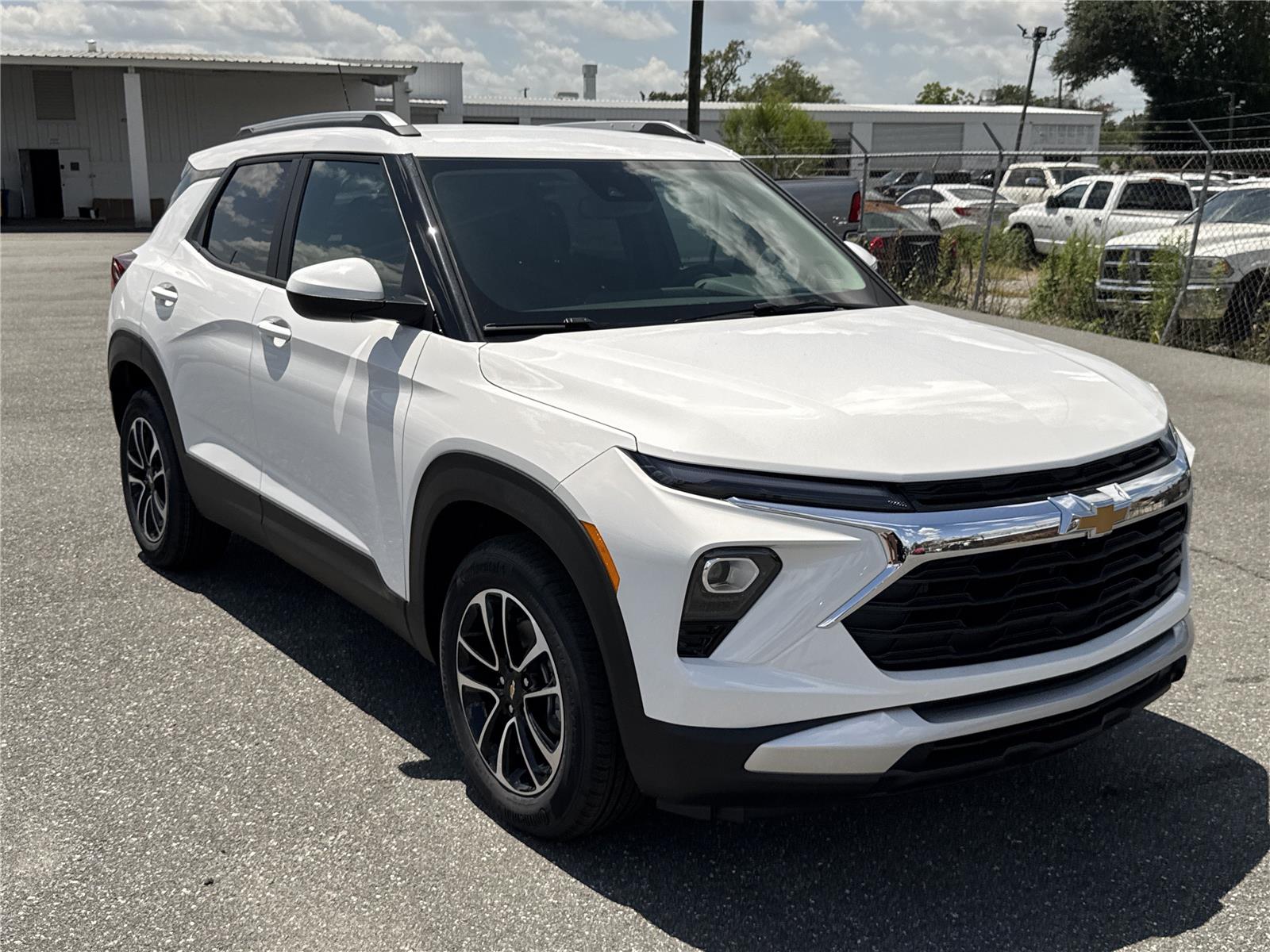 Summit White 2026 Chevrolet Trailblazer SUV / Crossover Front-Wheel Drive Continuously Variable Transmission