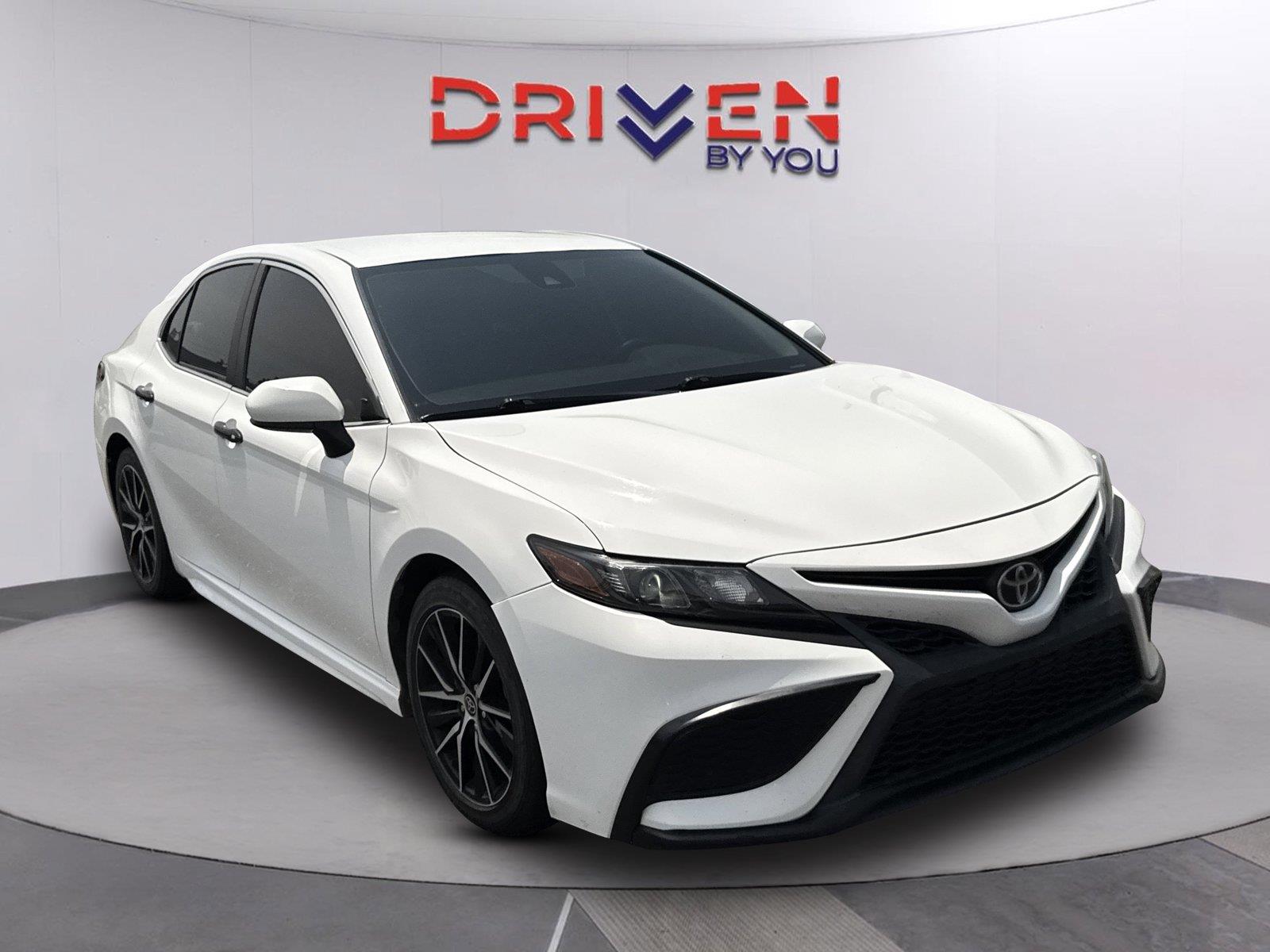 Super White 2021 Toyota Camry Sedan Front-Wheel Drive 8-Speed Automatic