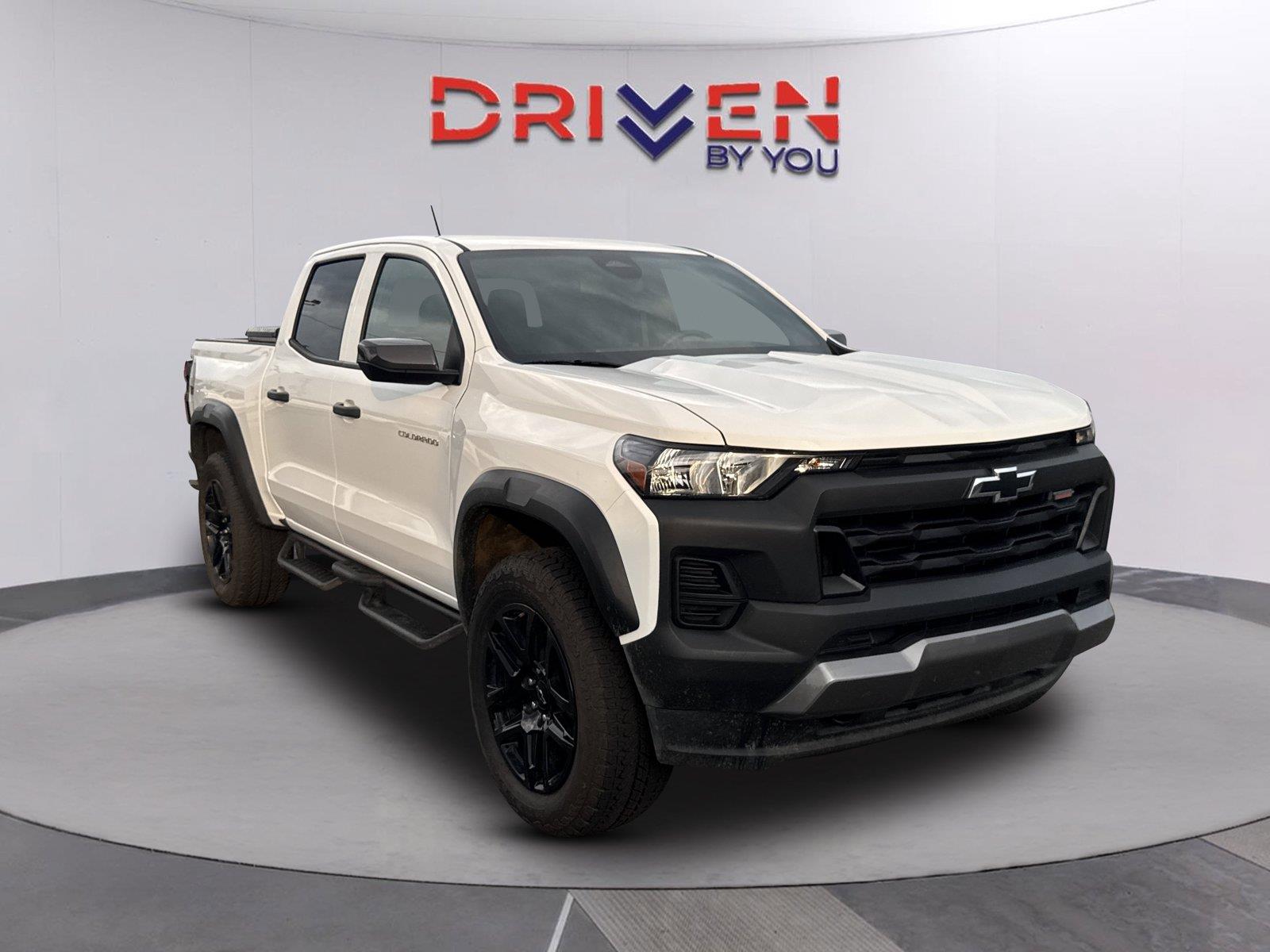 Summit White 2025 Chevrolet Colorado Pickup Truck Four-Wheel Drive 8-Speed Automatic