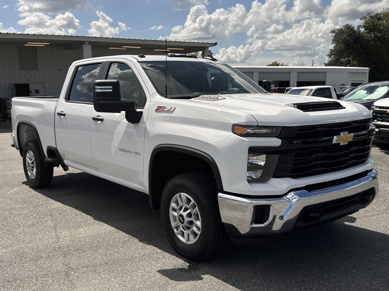 Summit White 2026 Chevrolet Silverado 2500HD Pickup Truck Four-Wheel Drive Automatic