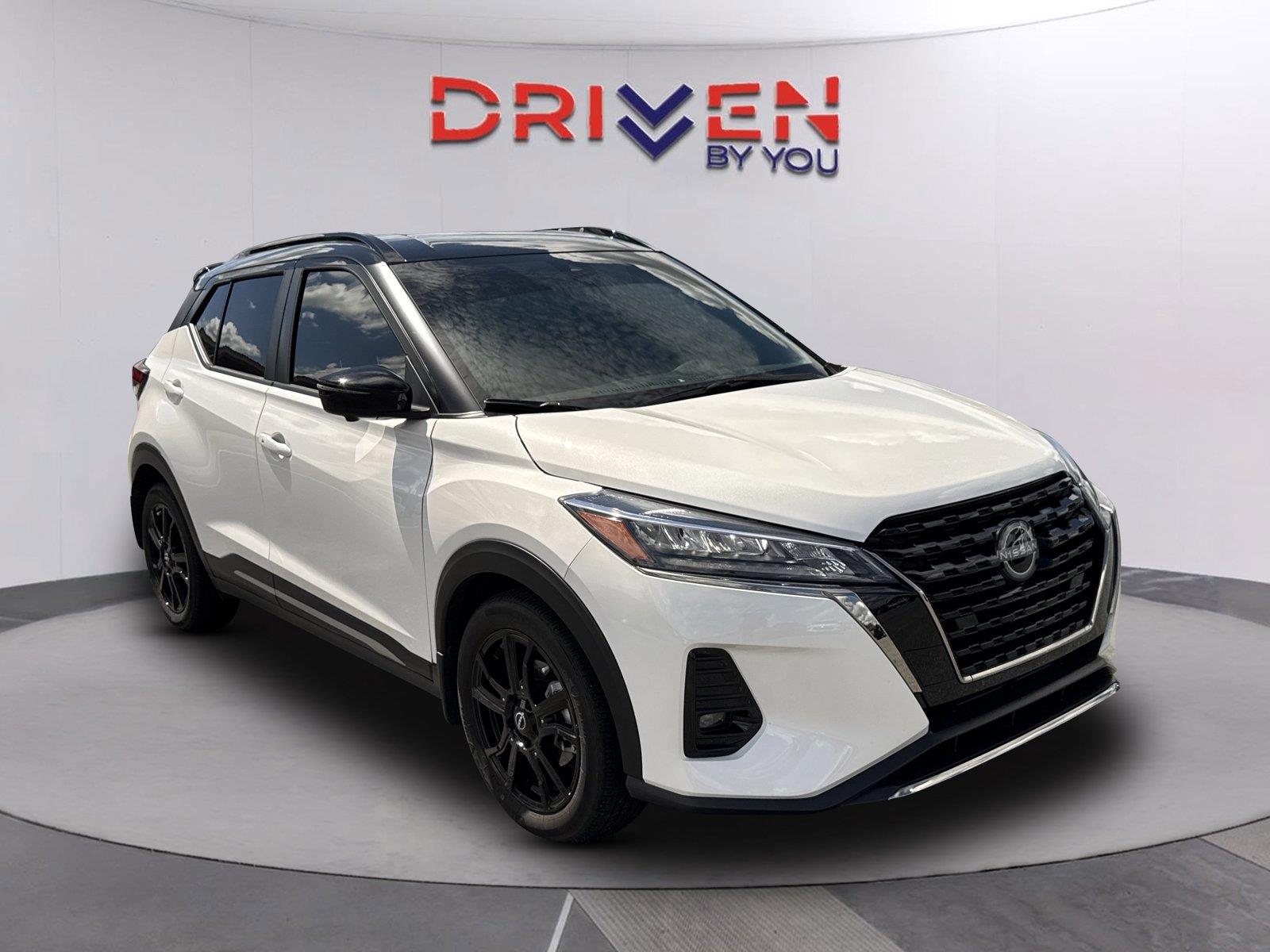 2023 Nissan Kicks Blanco (Aspen White/Super Black) SUV/Crossover Tracción delantera Transmisión variable continua