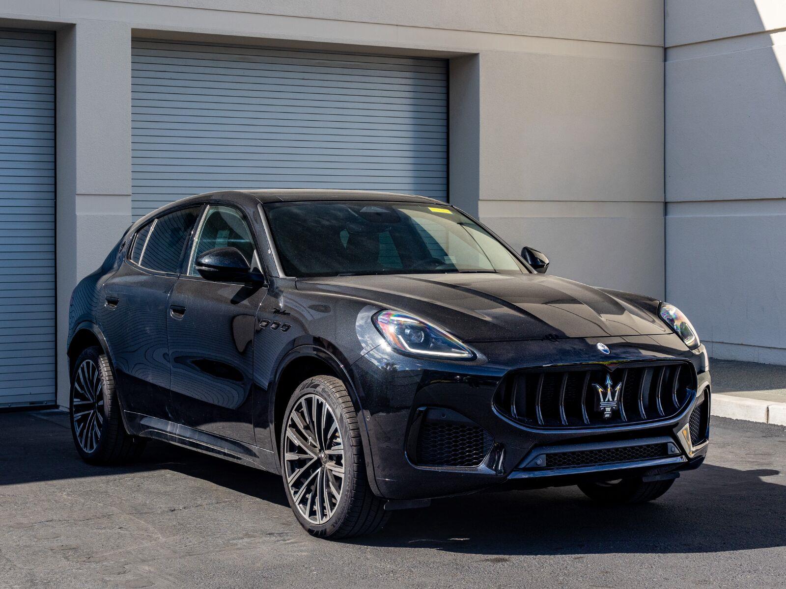 Nero Tempesta Metallic 2025 Maserati Grecale SUV / Crossover All-Wheel Drive Automatic