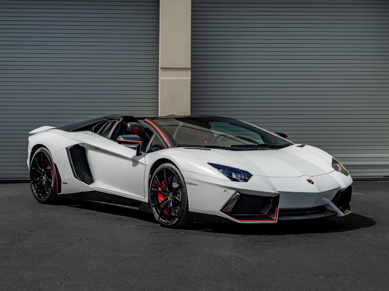 Bianco Isis/Nero Nemesis Matt 2016 Lamborghini Aventador Coupe All-Wheel Drive Automatic