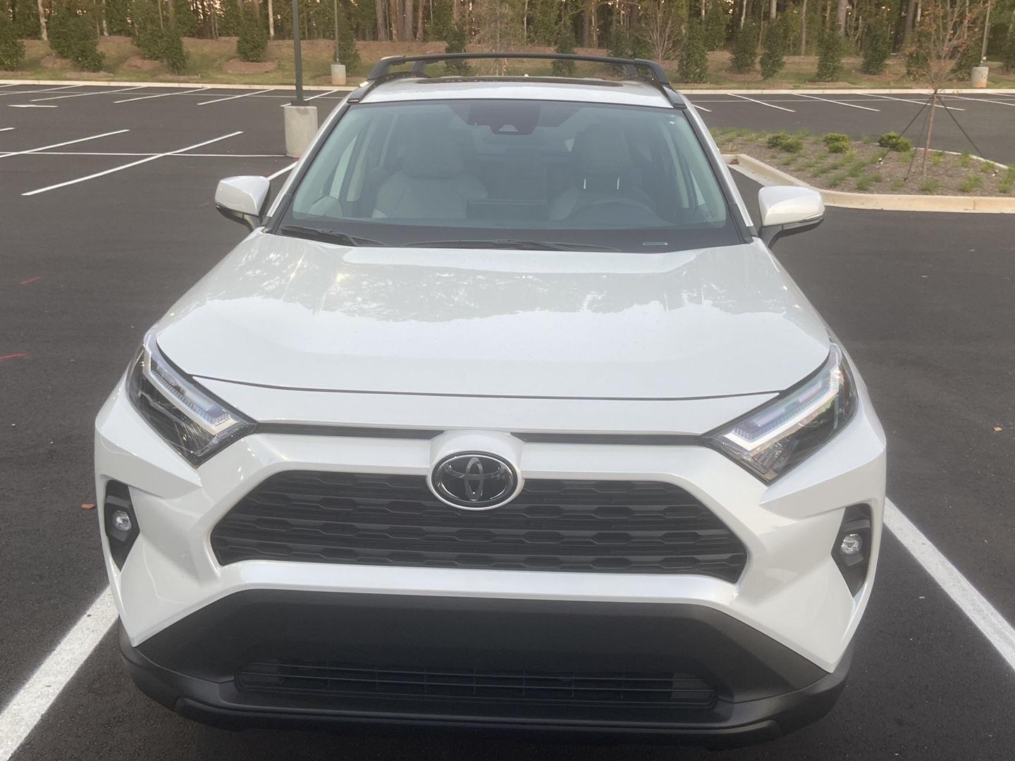 Used 2025 Wind Chill Pearl Toyota XLE Premium image 2