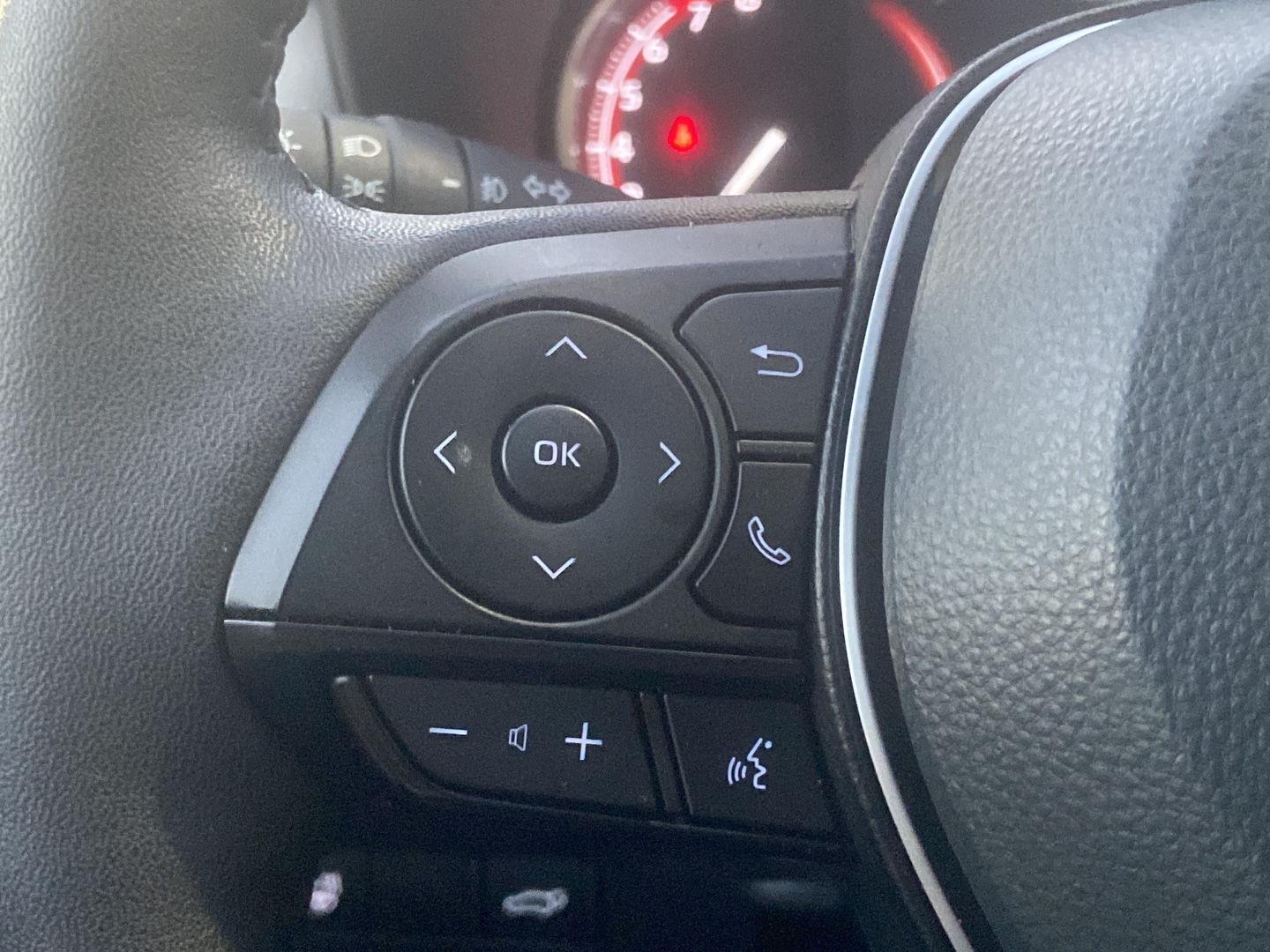 Used 2025 Wind Chill Pearl Toyota XLE Premium image 11