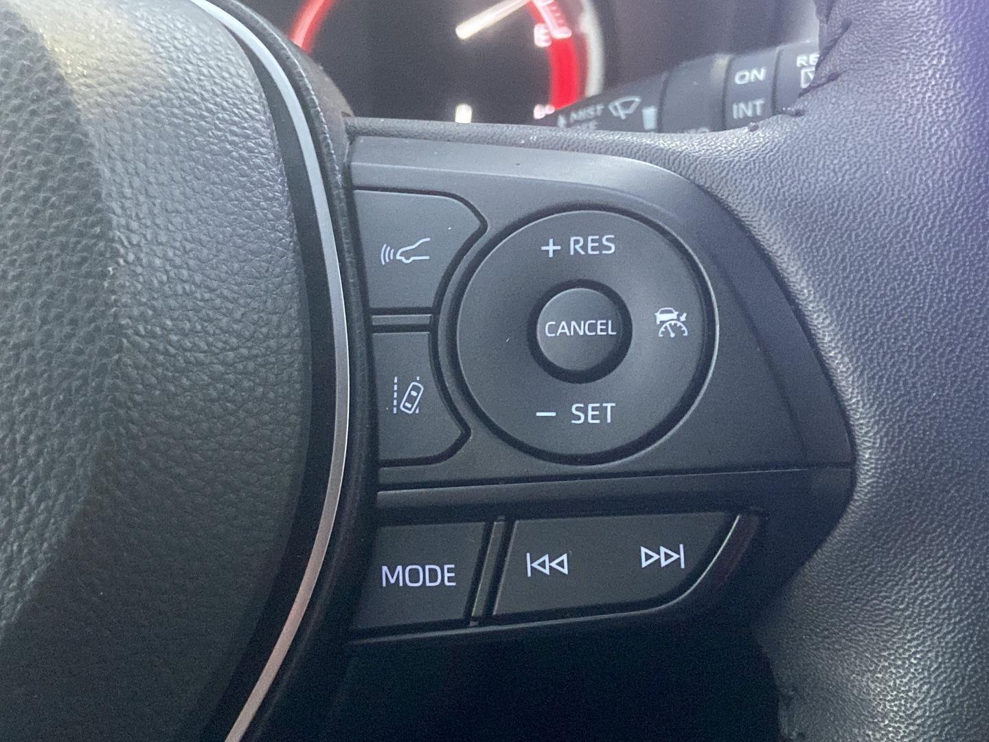 Used 2025 Wind Chill Pearl Toyota XLE Premium image 12