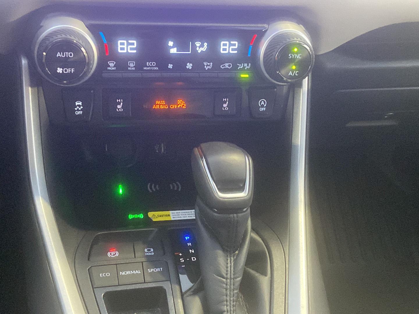 Used 2025 Wind Chill Pearl Toyota XLE Premium image 14